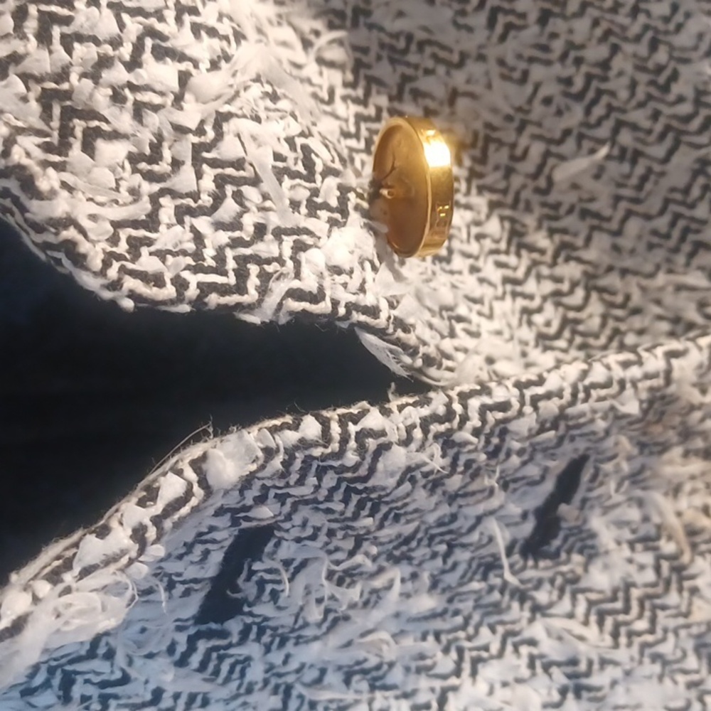 ESCADA - Picture 5 of 6
